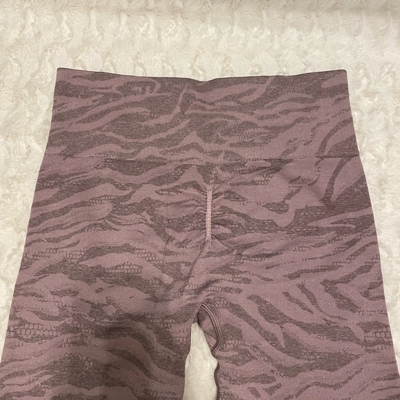 Gymshark Zebra Animal Adapt Seamless Scrunch Leggings - Picture 4 of 4